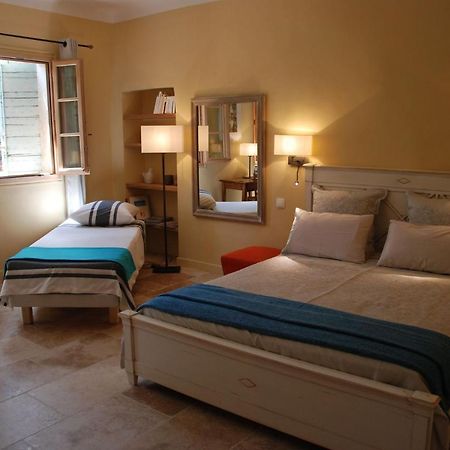 Le Moulin Des Pinchinats Bed & Breakfast Aix-en-Provence Exterior photo