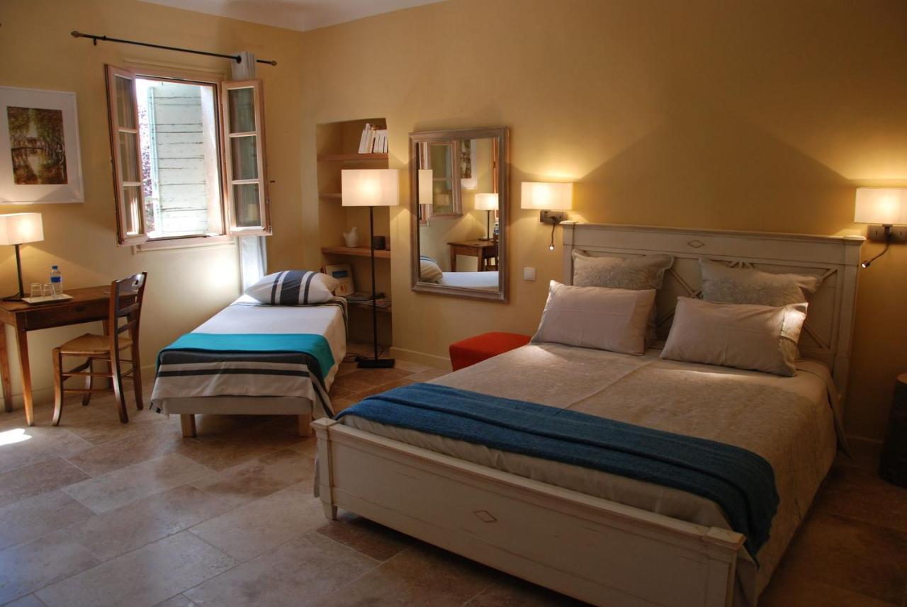 Le Moulin Des Pinchinats Bed & Breakfast Aix-en-Provence Exterior photo